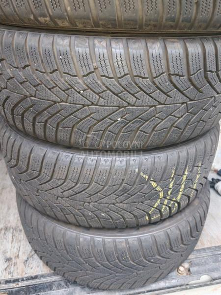 Kumho 215/55 R17 Zimska