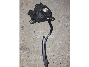 Papucica gasa Megan 2 za Renault Megane od 2003. do 2008. god.