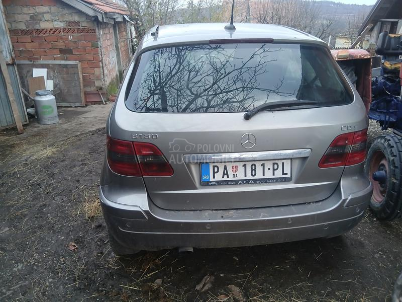 Mercedes Benz B 180 