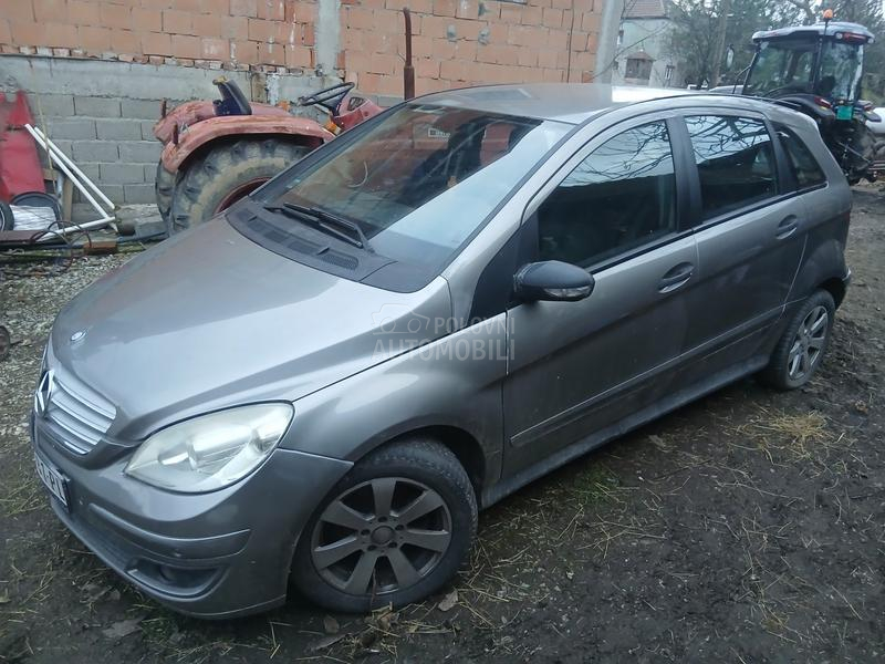 Mercedes Benz B 180 