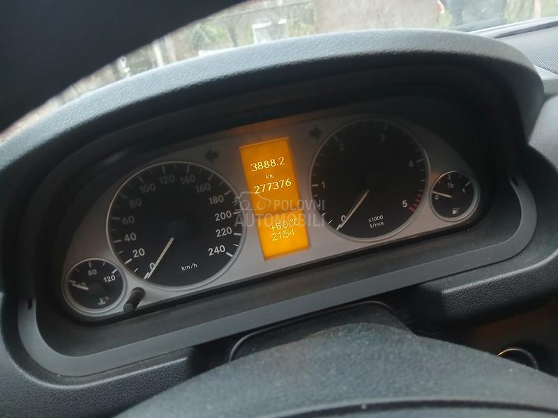 Mercedes Benz B 180 