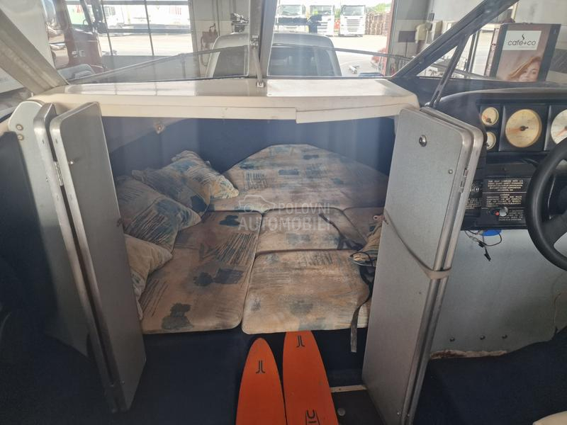 Bayliner Capri