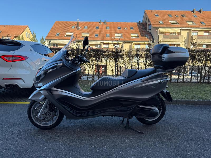 Piaggio X10