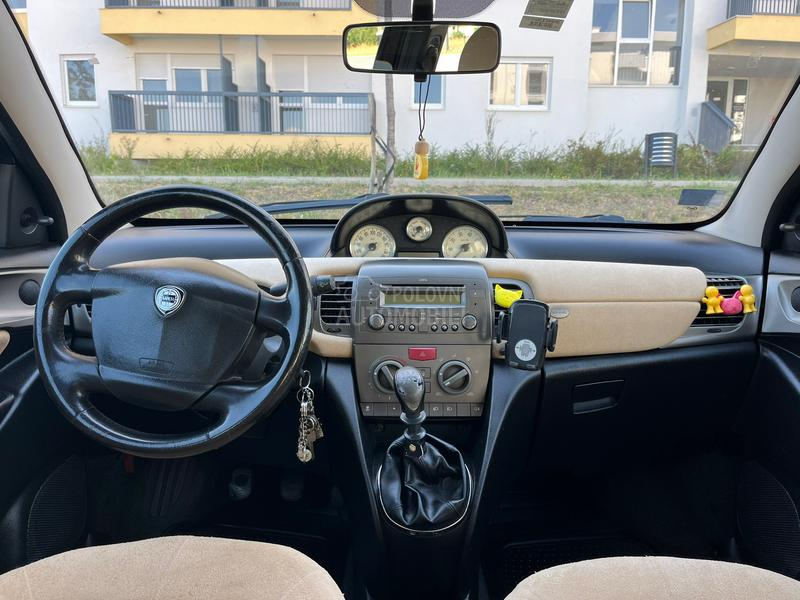 Lancia Ypsilon 