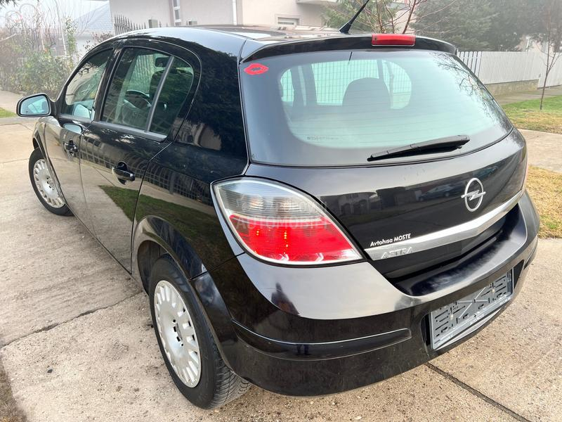 Opel Astra H 1.6