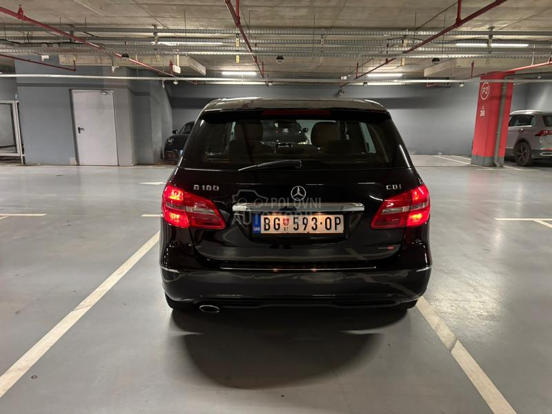 Mercedes Benz B 180 