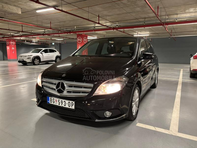 Mercedes Benz B 180 