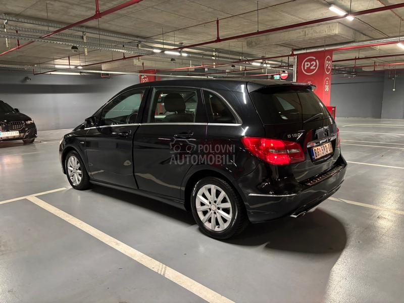 Mercedes Benz B 180 