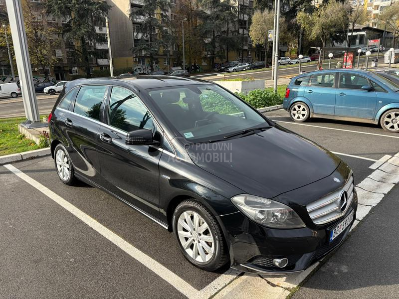 Mercedes Benz B 180 