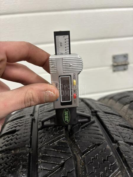 Semperit 235/55 R17 Zimska