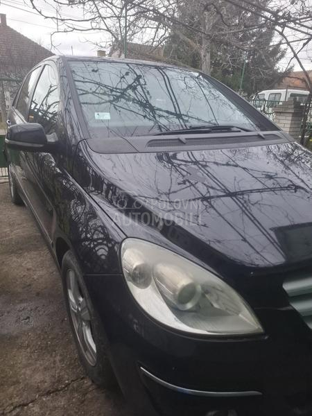 Mercedes Benz B 180 