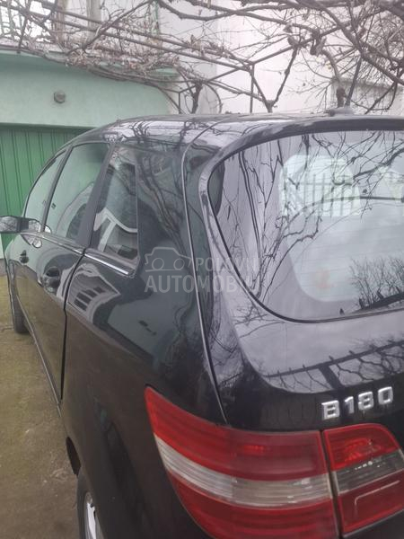 Mercedes Benz B 180 