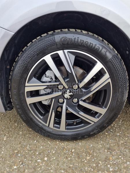 Peugeot 208 1.2 PURETECH ALLURE