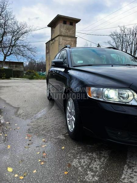 Volvo V50 