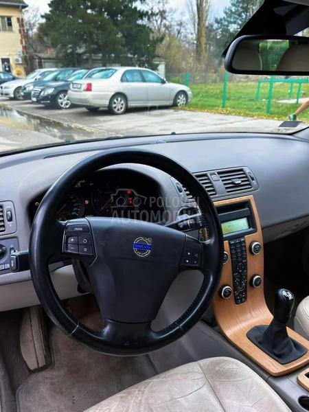 Volvo V50 