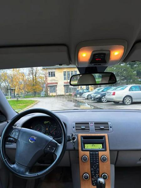 Volvo V50 