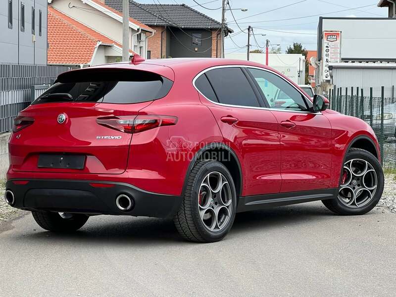 Alfa Romeo Stelvio Q4 Veloce CH