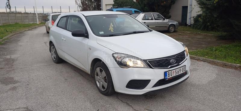 Kia pro_cee`d LX COOL