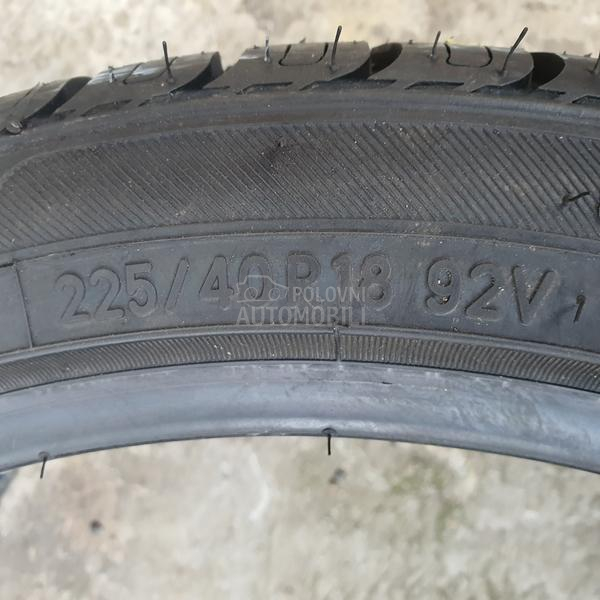Toyo 225/40 R18 Zimska