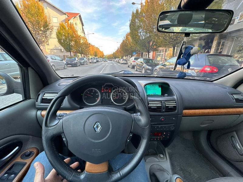 Renault Clio INITIALE PARIS