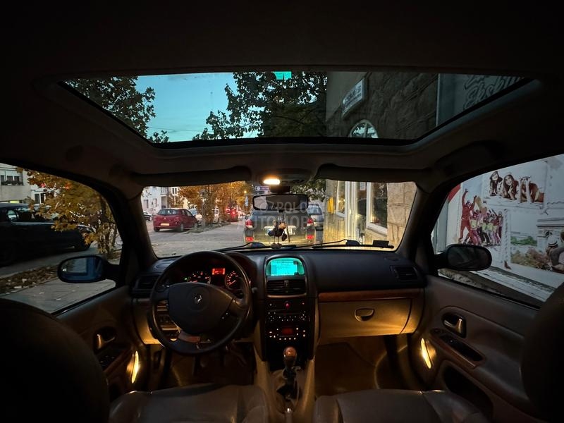 Renault Clio INITIALE PARIS