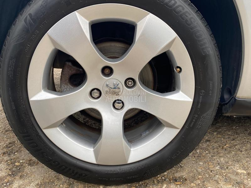 Peugeot 3008 1.6e-HDI N O V