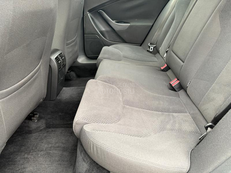 Volkswagen Passat B6 16 aut