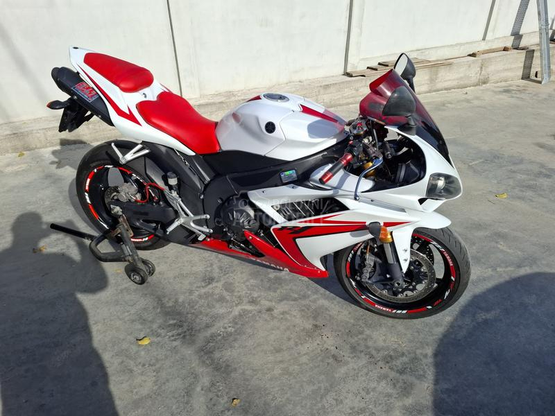 Yamaha YZF R1
