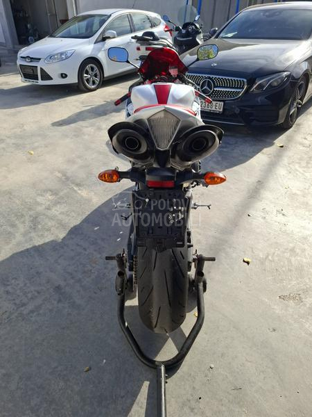Yamaha YZF R1