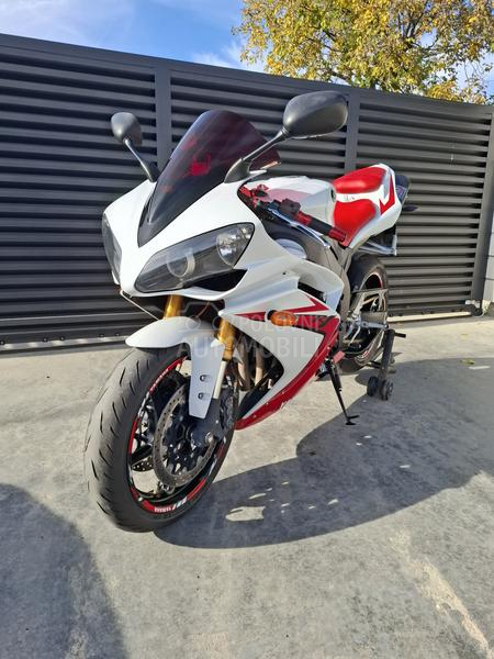 Yamaha YZF R1