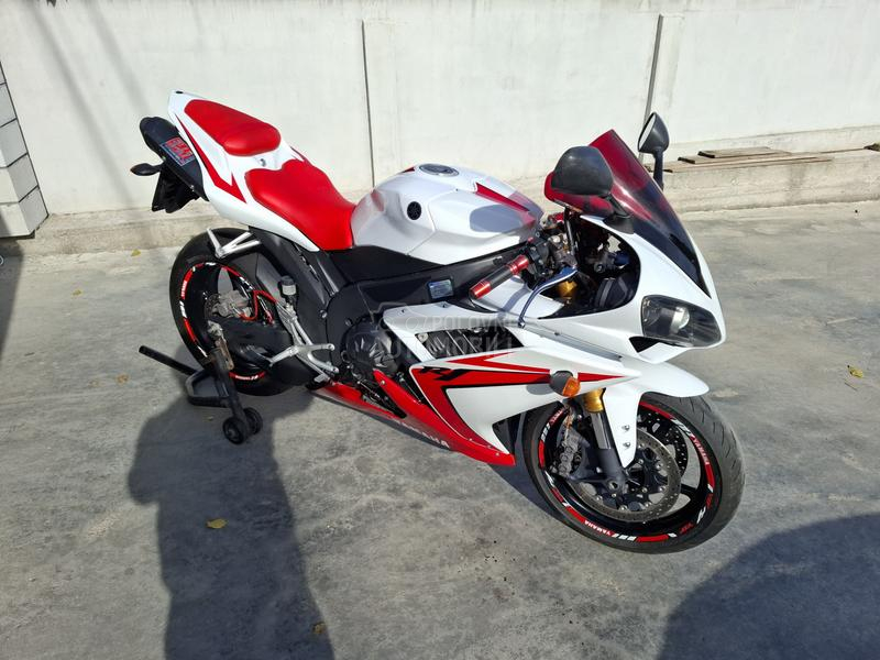 Yamaha YZF R1