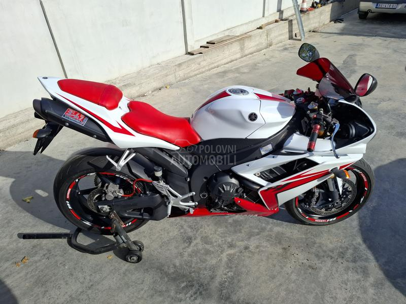 Yamaha YZF R1