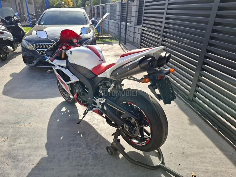 Yamaha YZF R1