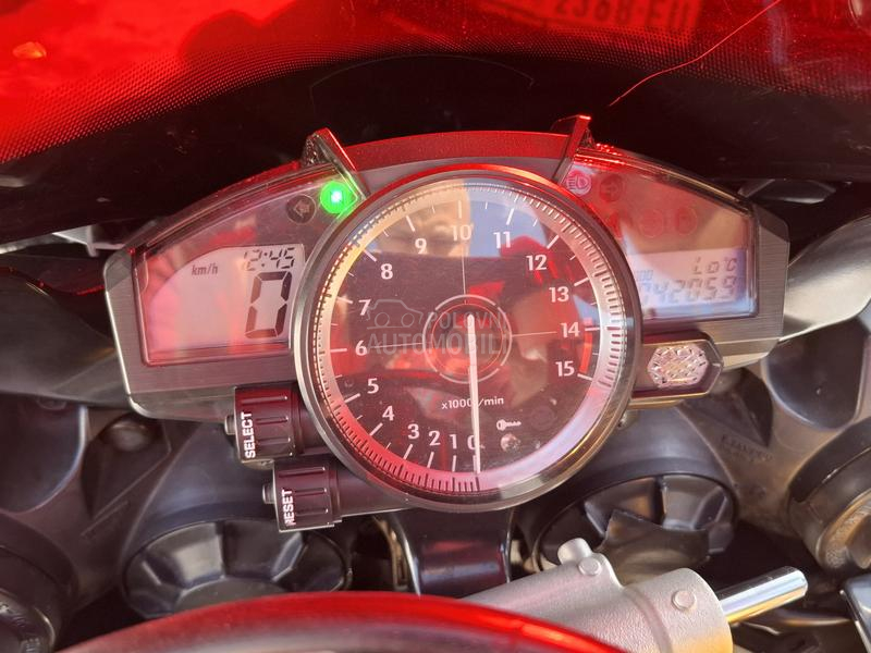 Yamaha YZF R1
