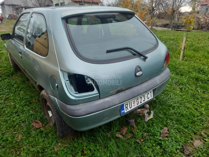 Ford Fiesta 2000. god. -  kompletan auto u delovima