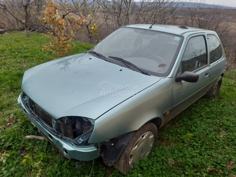 Ford Fiesta 2000. god. -  kompletan auto u delovima