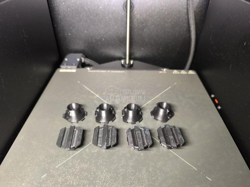 Poklopci srafova od motora