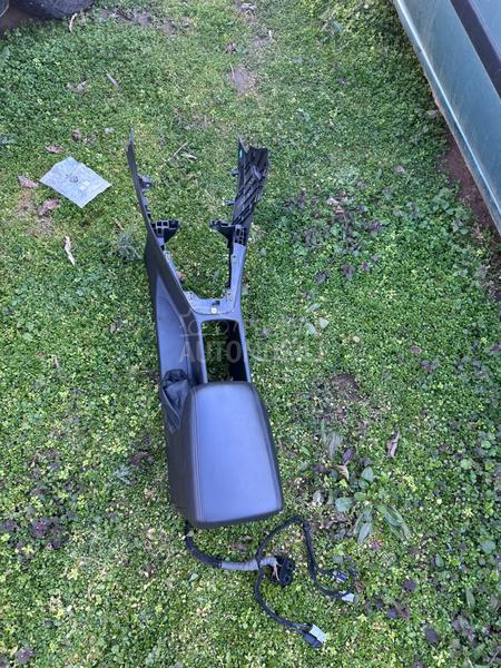 naslon za ruku fokus 3 restajl