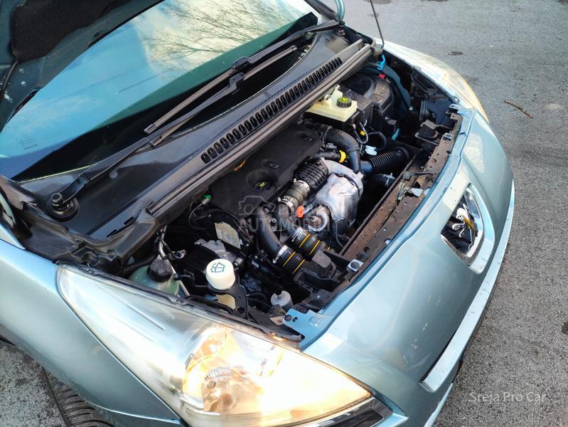 Peugeot 5008 1.6 e-HDI