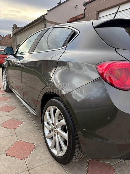 Alfa Romeo Giulietta Distinctive Sport/QV