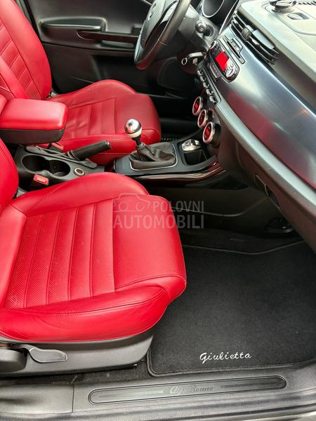 Alfa Romeo Giulietta Distinctive Sport/QV