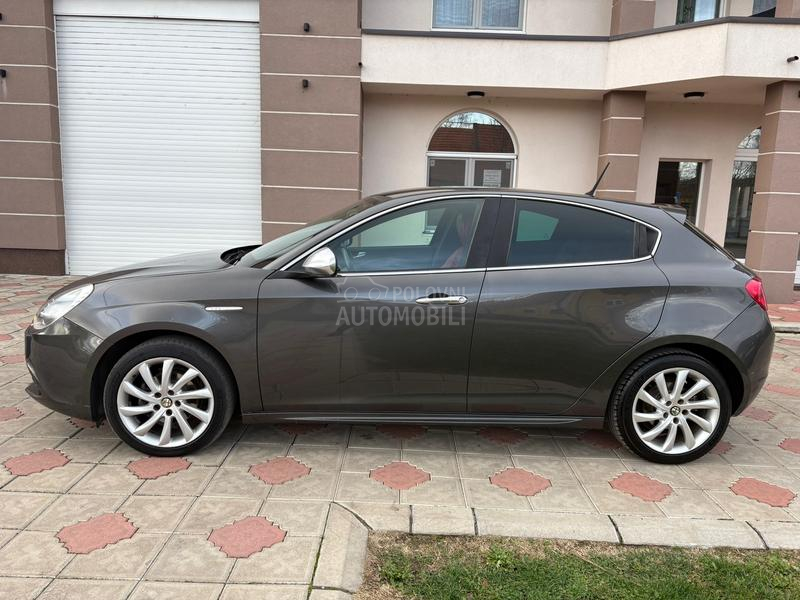 Alfa Romeo Giulietta Distinctive Sport/QV