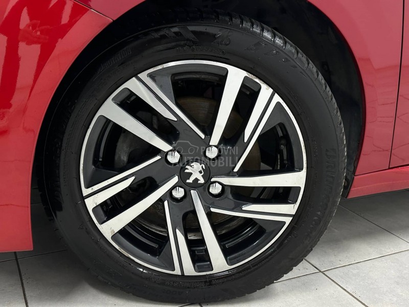 Peugeot 208 1.2 ALLURE VIRTUAL