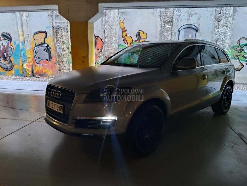 Audi Q7 