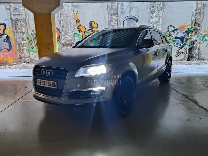 Audi Q7 