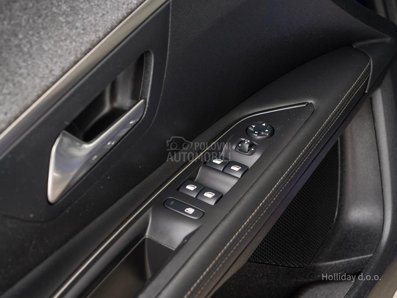 Peugeot 3008 1.2Puretech AllureAT