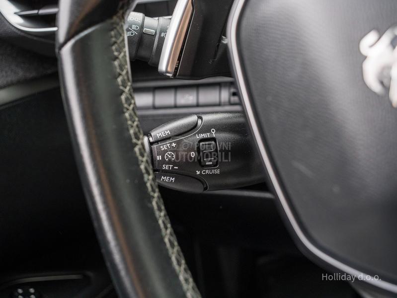 Peugeot 3008 1.2Puretech AllureAT