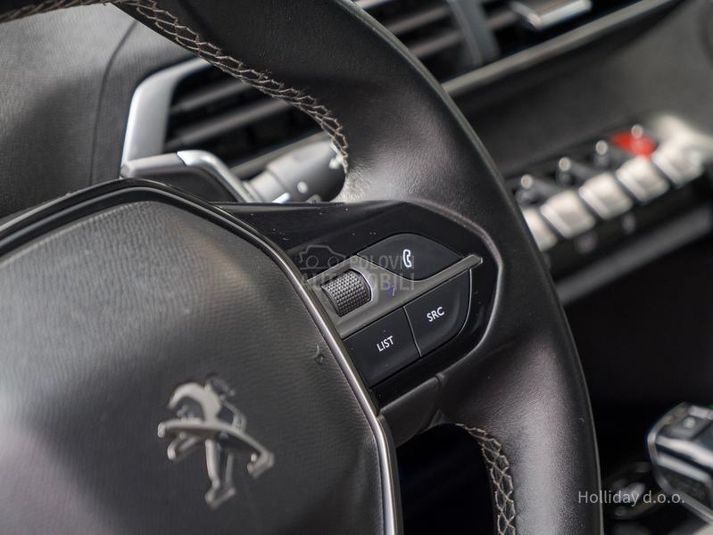 Peugeot 3008 1.2Puretech AllureAT