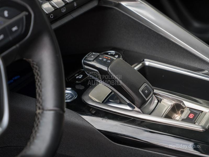 Peugeot 3008 1.2Puretech AllureAT