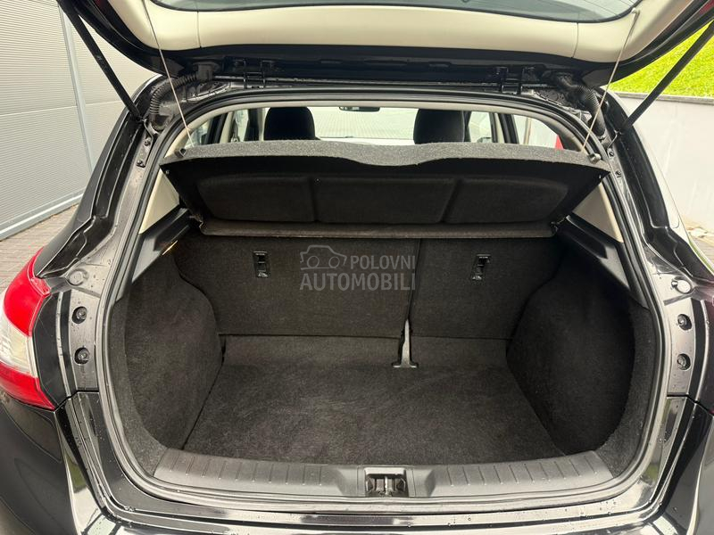 Nissan Pulsar F.U.L.L/N.A.V.I.